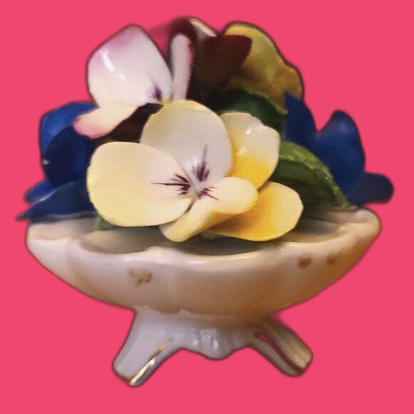 Bone China Pansys in 3 Footed Bowl Hand Made and Painted from Radnor - Picture 2 of 9